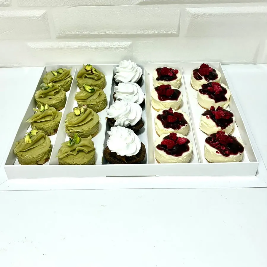 Box petit fours
