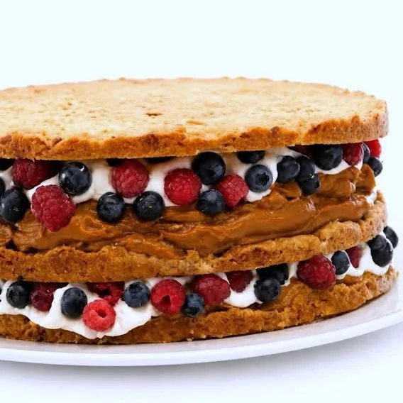 Sablé con almendras y frutos rojos